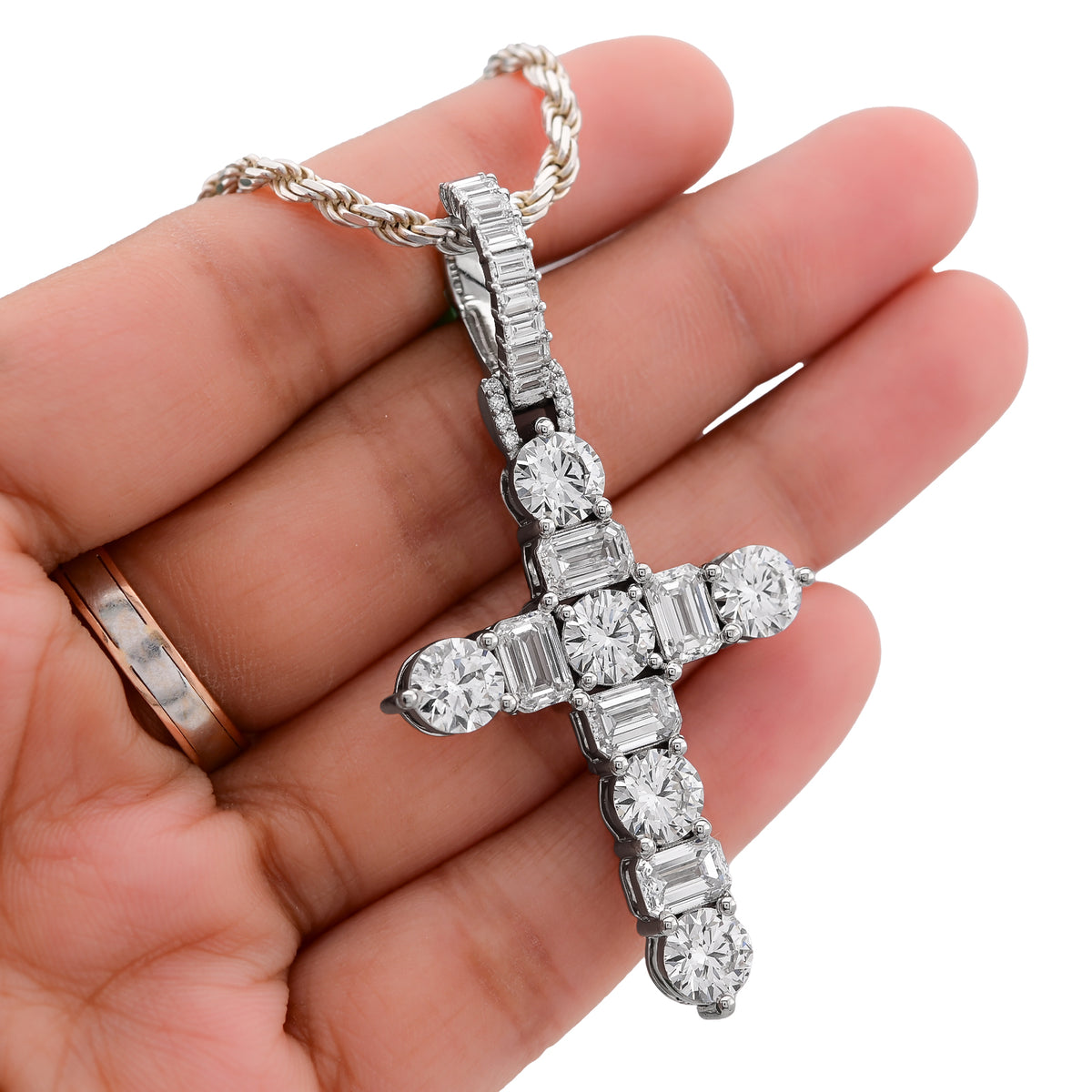 50 Pointer Cross Pendant 12.16CT Lab Diamond Round/Emerald Solitaires Charm — view 4